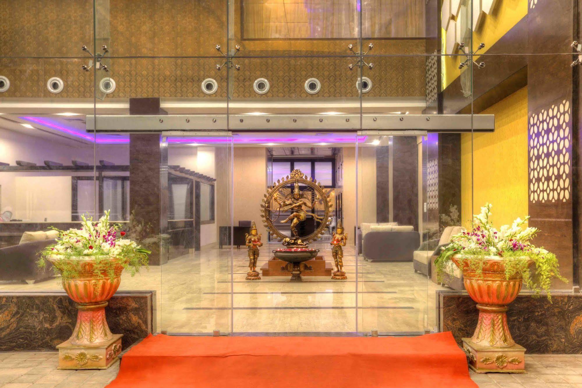 Rio Meridian Hotel Mysore Eksteriør bilde
