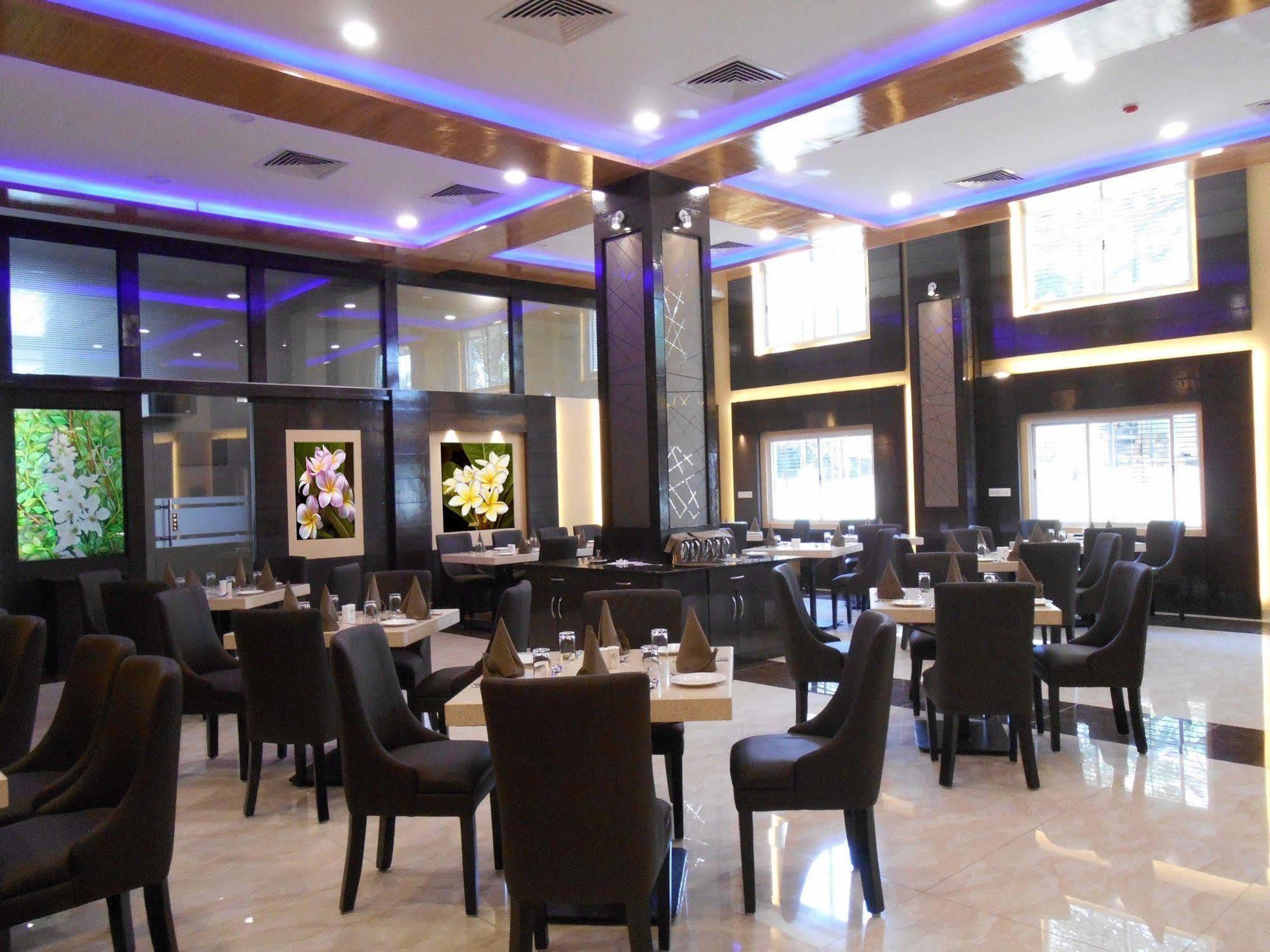 Rio Meridian Hotel Mysore Eksteriør bilde