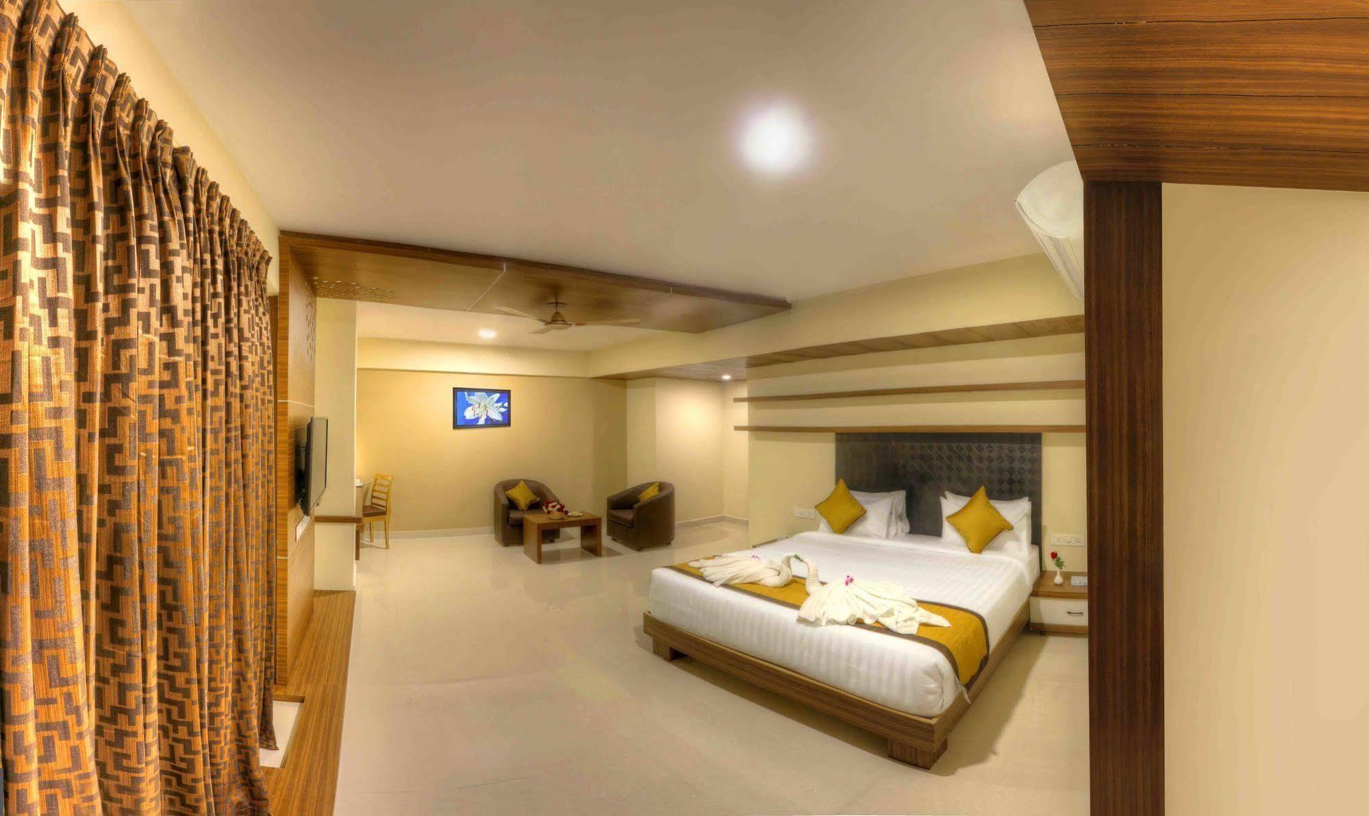 Rio Meridian Hotel Mysore Eksteriør bilde