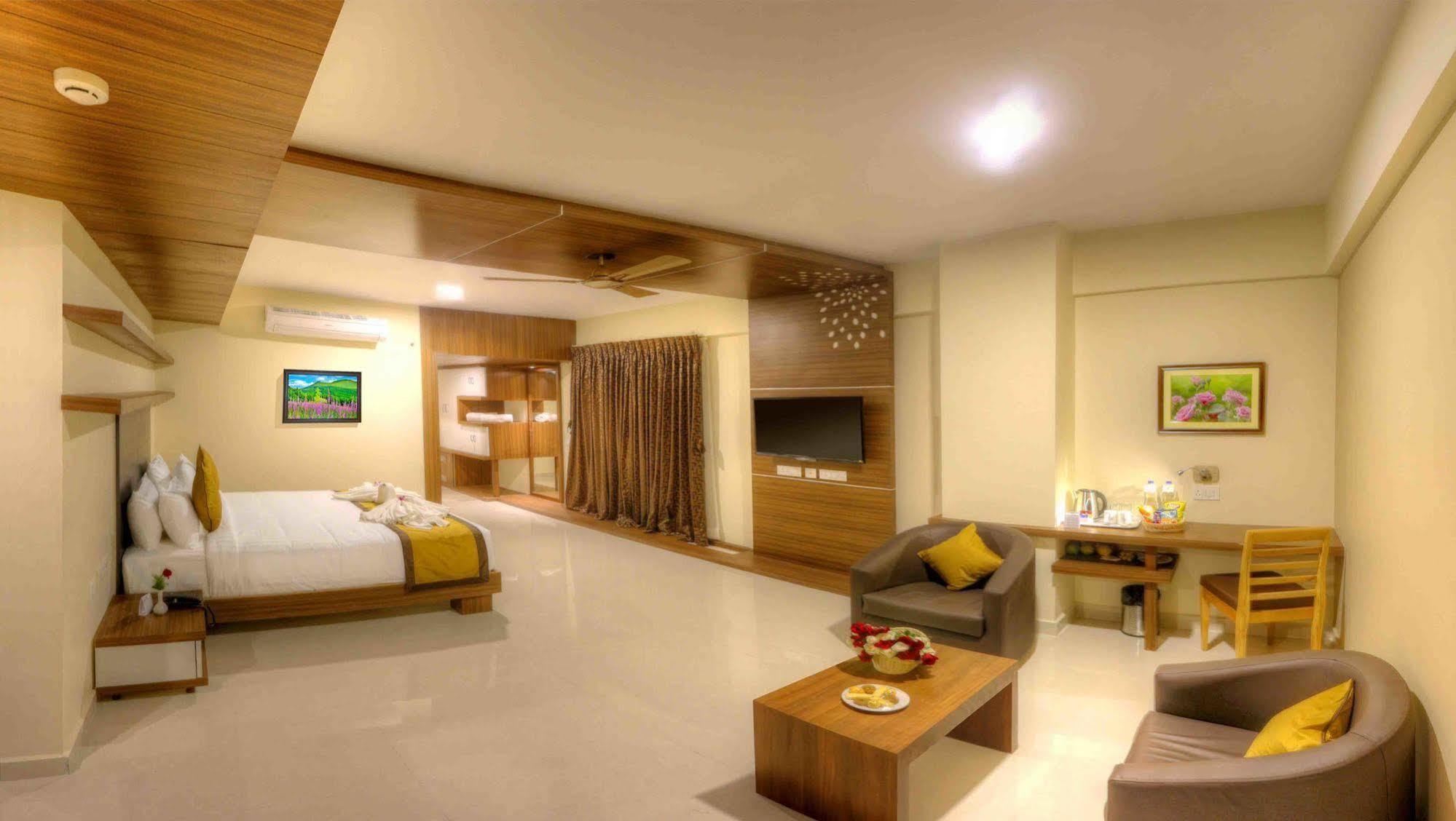 Rio Meridian Hotel Mysore Eksteriør bilde